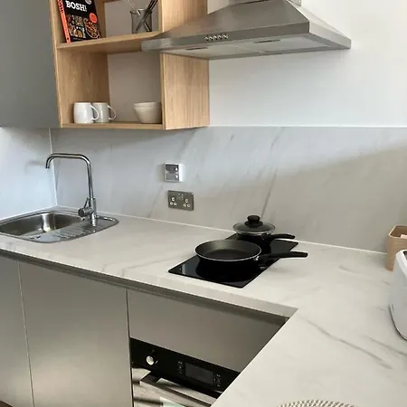 Hillfort House: Modern Studios with Shared Kitchen in Brighton Exterior photo